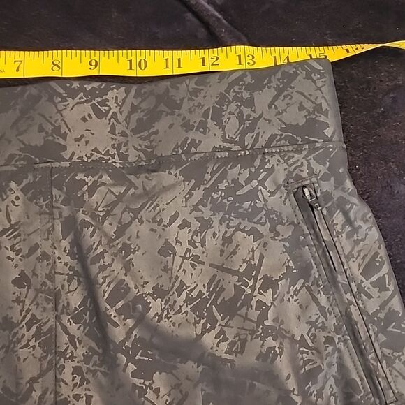 Orvis Embossed travel Skort in blue Shattered print size small - Picture 12 of 14